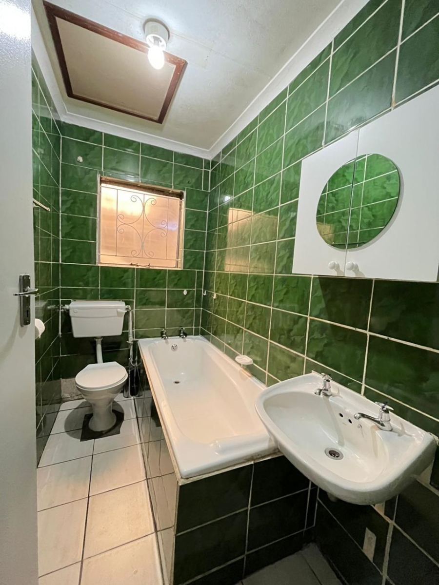  Bedroom Property for Sale in Lentegeur Western Cape